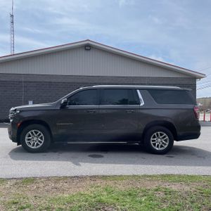 CHEVROLET SUBURBAN LS - 3