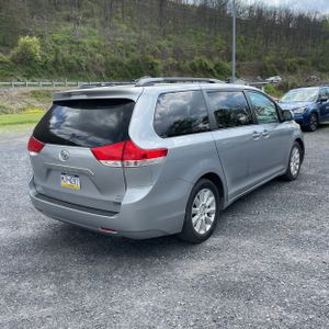 TOYOTA SIENNA - 8