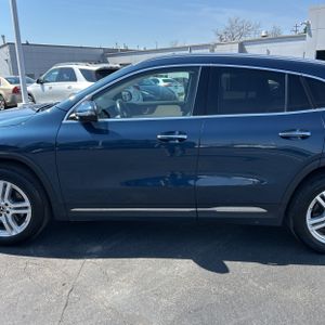 MERCEDES-BENZ GLA - 4