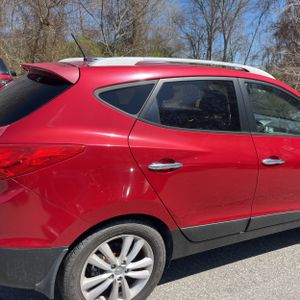 HYUNDAI TUCSON LIMITED - 9