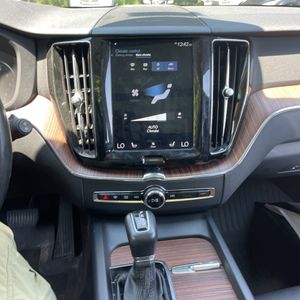 2019 Volvo XC60 MOMENTUM thumbnail 38