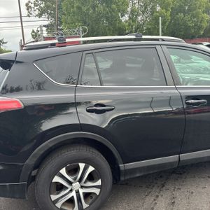 2017 Toyota RAV4 LE — фото 9