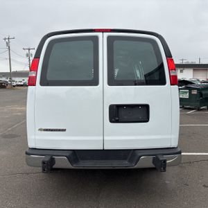 CHEVROLET EXPRESS 2500 - 7