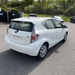 TOYOTA PRIUS C - 8