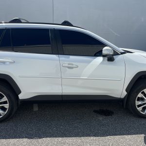 صورة 11 لـ 2024 Toyota RAV4 XLE PREMIUM