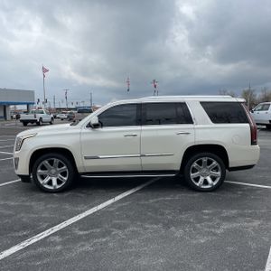 CADILLAC ESCALADE LUXURY - 3
