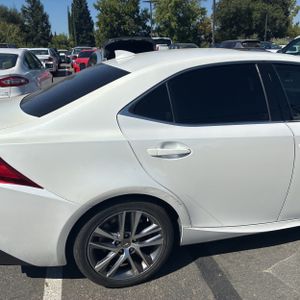 صورة 8 لـ 2019 Lexus IS 300 BASE
