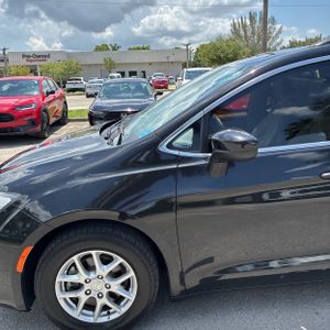 2020 Chrysler VOYAGER LXI — фото 2