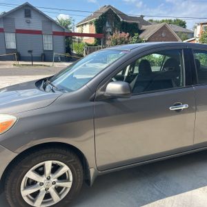 2014 Nissan VERSA SV photo 2