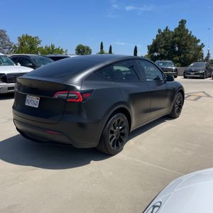 TESLA MODEL Y LONG RANGE - 8