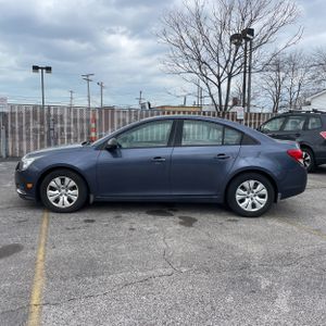 CHEVROLET CRUZE LS AUTO - 2