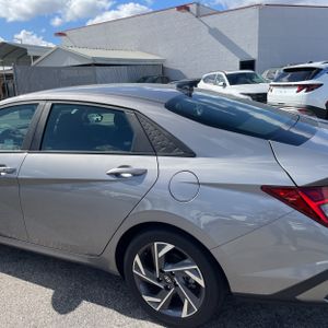 HYUNDAI ELANTRA HYBRID SEL SPORT - 6