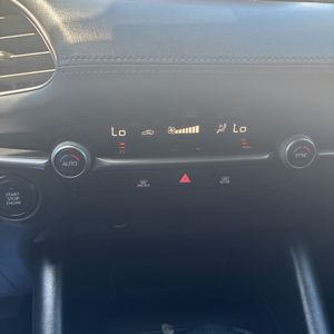 صورة مصغرة 38 لـ 2021 Mazda MAZDA3 SELECT
