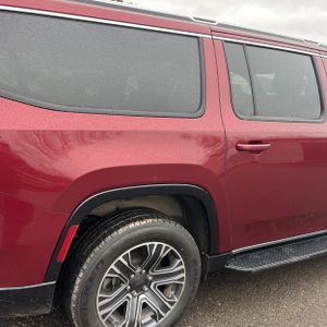 Jeep Wagoneer L Series II - 9
