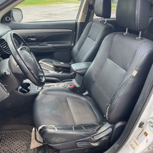 2015 Mitsubishi OUTLANDER SE — миниатюра 32