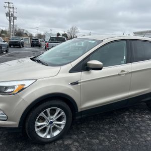 FORD ESCAPE SE - 2