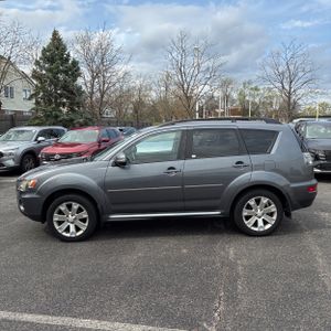 MITSUBISHI OUTLANDER SE - 3