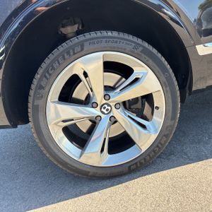 2017 Bentley BENTAYGA BASE — фото 19