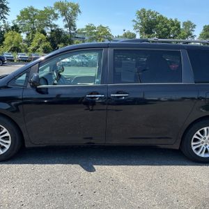 2015 Toyota SIENNA XLE 8-PASSENGER 照片 4