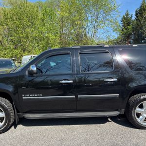 CHEVROLET SUBURBAN LS - 4