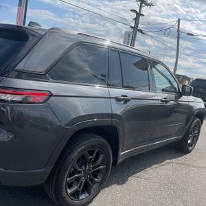 JEEP GRAND CHEROKEE 4XE 30TH ANNIVERSARY - 9