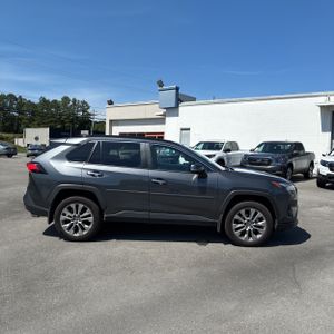 2023 Toyota RAV4 LIMITED — фото 10