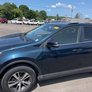 2018 Toyota RAV4 XLE — фото 2