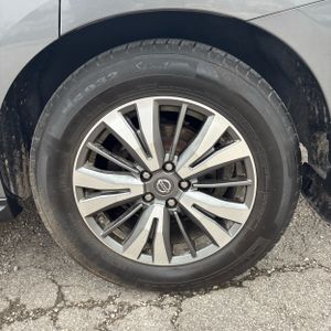 2017 Nissan PATHFINDER SL 照片 18