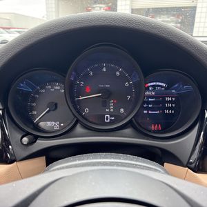 2023 Porsche MACAN thumbnail 40
