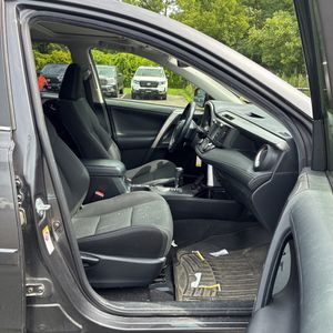 صورة 32 لـ 2017 Toyota RAV4 XLE