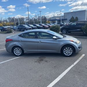 HYUNDAI ELANTRA GLS - 10