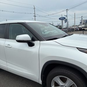 2023 Toyota HIGHLANDER LE thumbnail 13