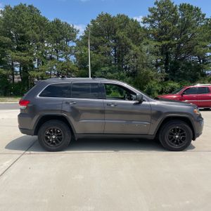 صورة 10 لـ 2019 JEEP GRAND CHEROKEE LAREDO E