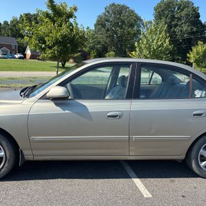 2005 Hyundai ELANTRA GLS 照片 4