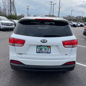 KIA SORENTO LX - 7