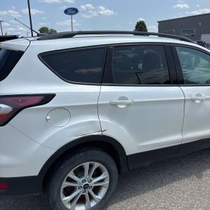 صورة 9 لـ 2017 FORD ESCAPE SE