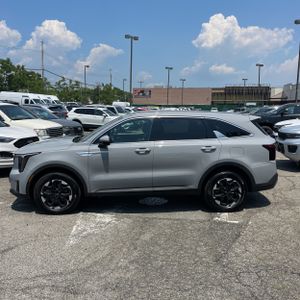 2025 KIA SORENTO S photo 3