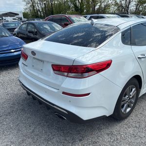 KIA OPTIMA LX - 8