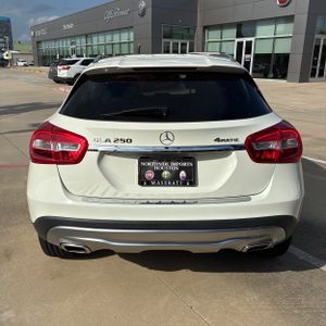 MERCEDES-BENZ GLA - 7