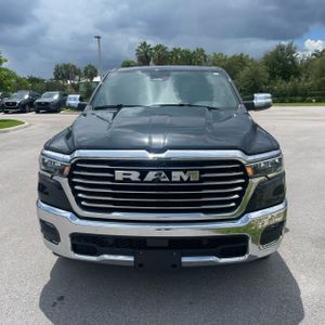 2026 RAM 1500 LARAMIE CREW CAB 4X4 5'7" BOX — фото 14