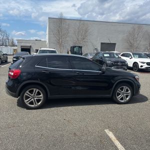 MERCEDES-BENZ GLA - 10