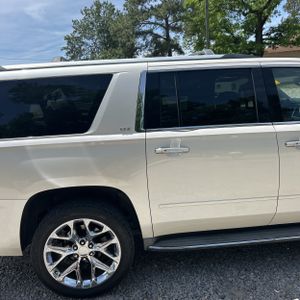 CHEVROLET SUBURBAN - 9