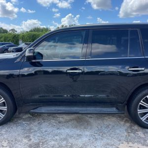 صورة 4 لـ 2017 Lexus LX 570 BASE
