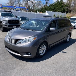TOYOTA SIENNA - 1