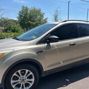 FORD ESCAPE SE - 2
