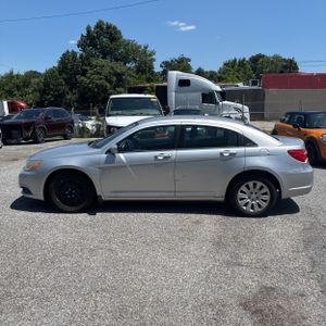 2011 Chrysler 200 LX 照片 3