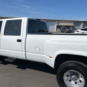CHEVROLET C/K 3500 SERIES C3500 SILVERADO - 6