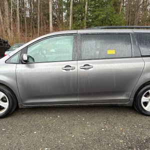 TOYOTA SIENNA - 4
