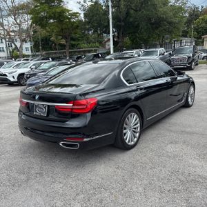 BMW 7 SERIES 740I - 8