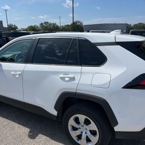 صورة 6 لـ 2024 Toyota RAV4 LE